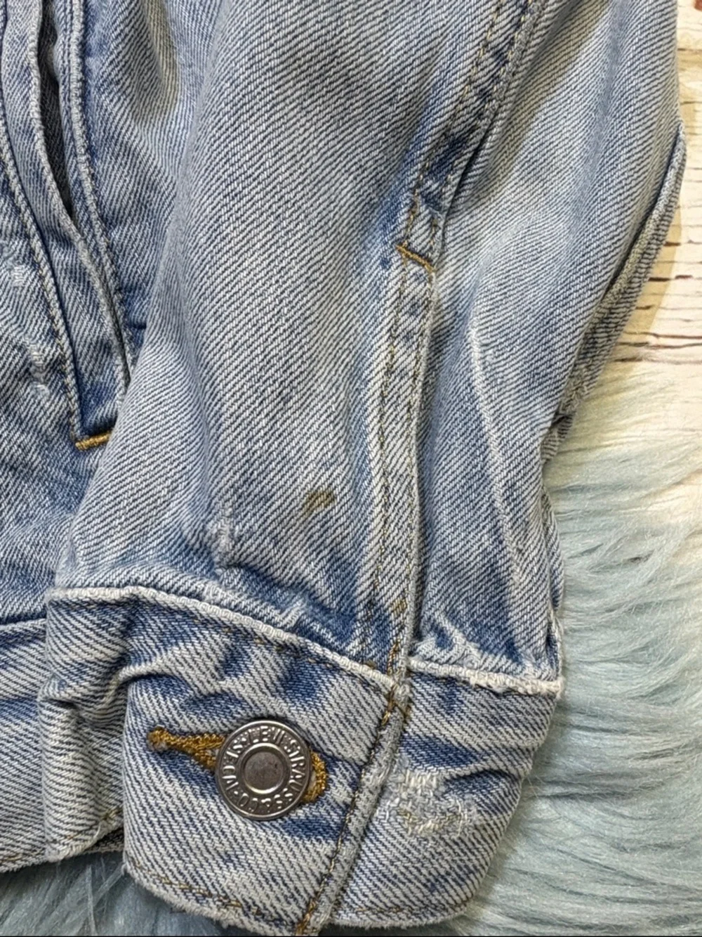 Levi's Light Blue Denim Distressed Jean Jacket sz S